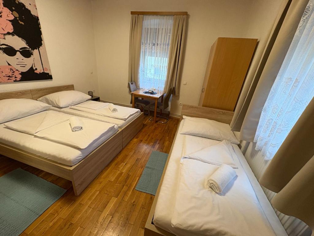 Postel nebo postele na pokoji v ubytování Gasthof Knezevic