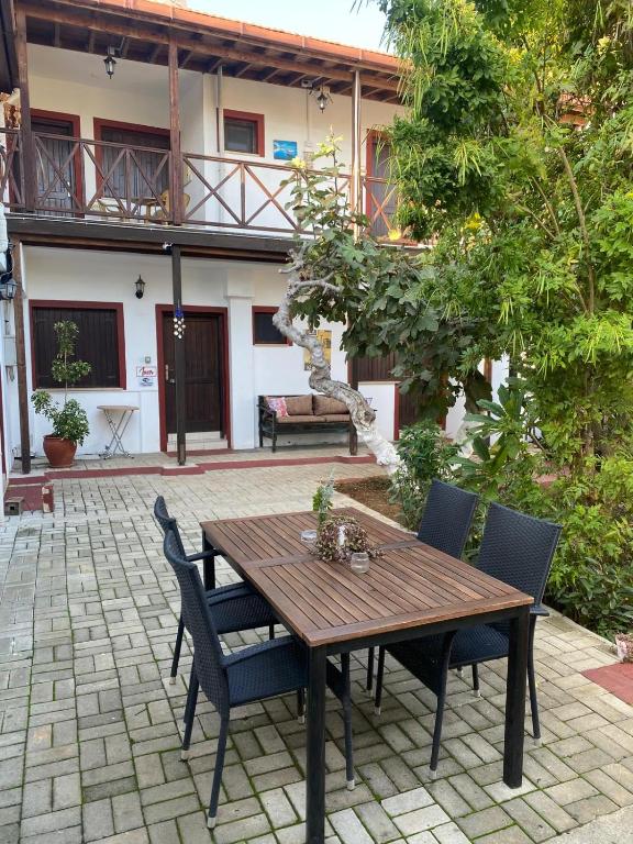 Balkón nebo terasa v ubytování Betul Guest House