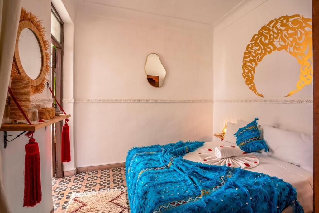 Postel nebo postele na pokoji v ubytování Riad Les Dunes And SPA