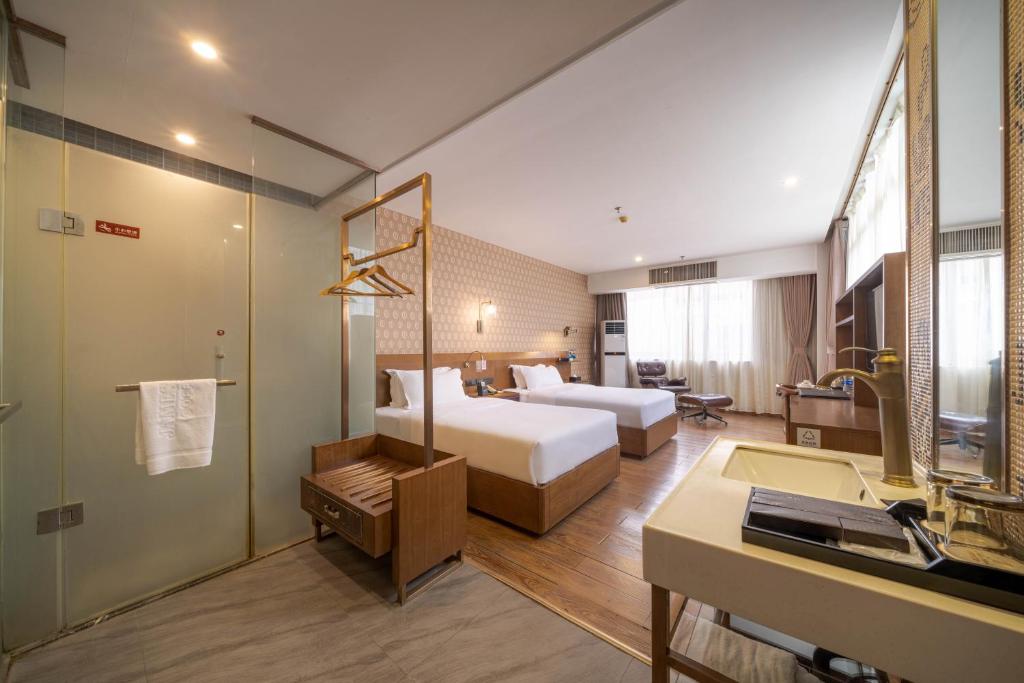 Postel nebo postele na pokoji v ubytování Xicheng International Hotel Guangzhou Sanyuanli Jiangxia Metro Station Branch
