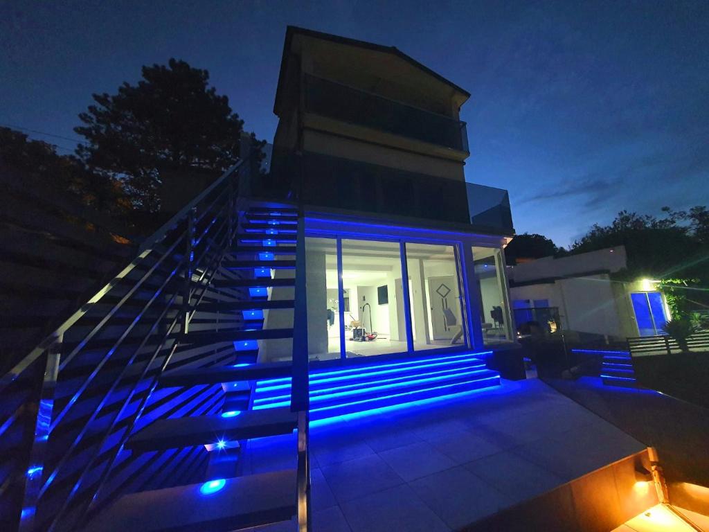 Budynek, w którym mieści się apartament