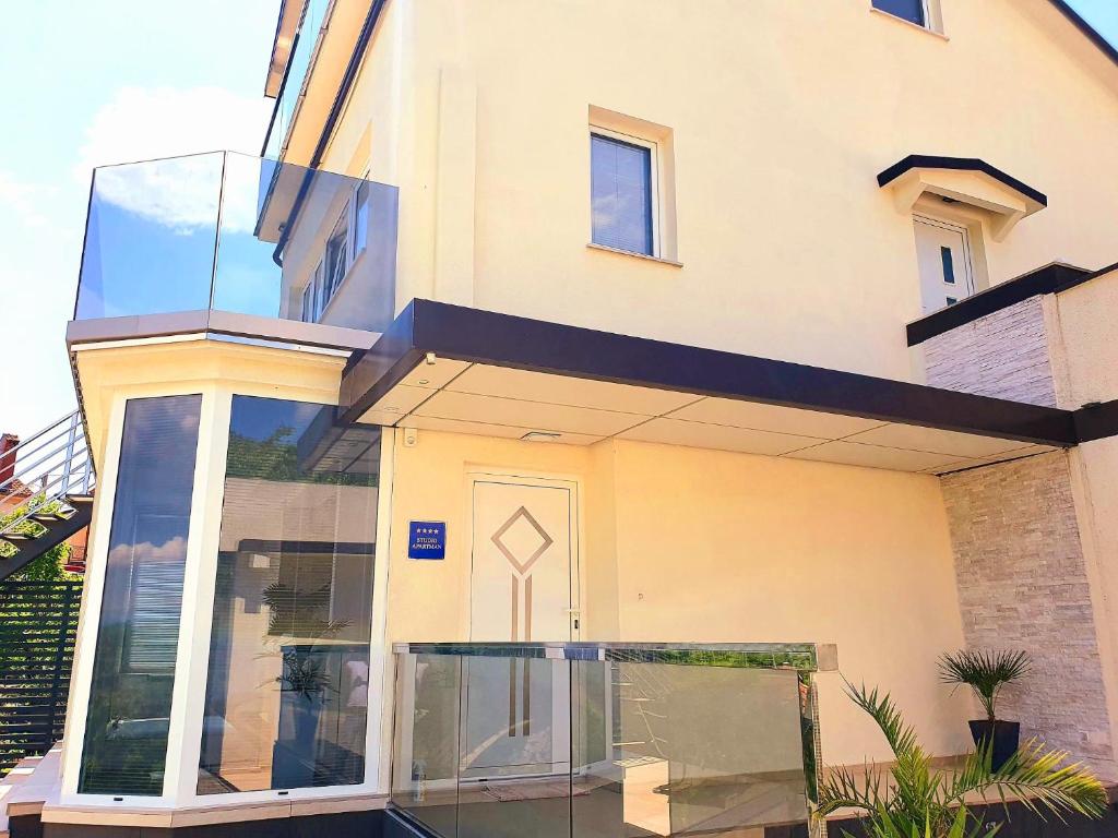 Budynek, w którym mieści się apartament