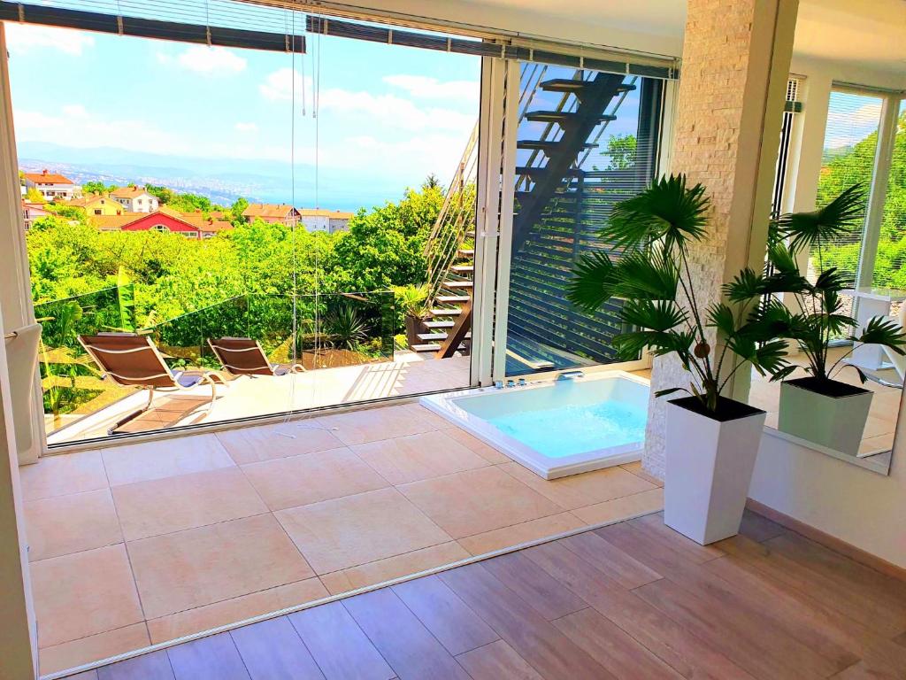 Balkon lub taras w obiekcie Jacuzzi and Pool Apartments