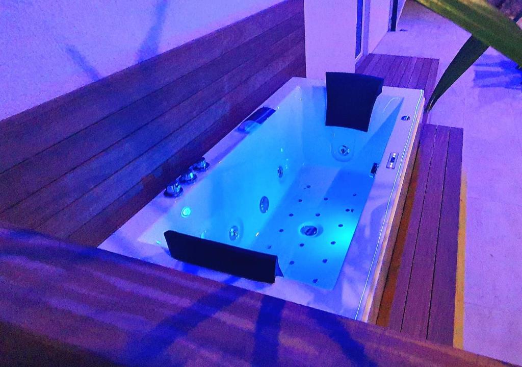 Zdjęcie z galerii obiektu Jacuzzi and Pool Apartments w mieście Matulji