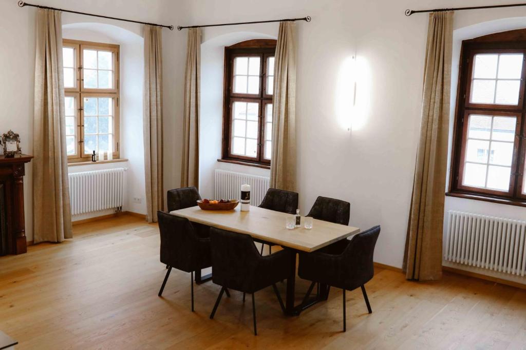 Luxurious Castle Retreat in Austria Little Versailles with Nearby Spas - One-Bedroom Apartment