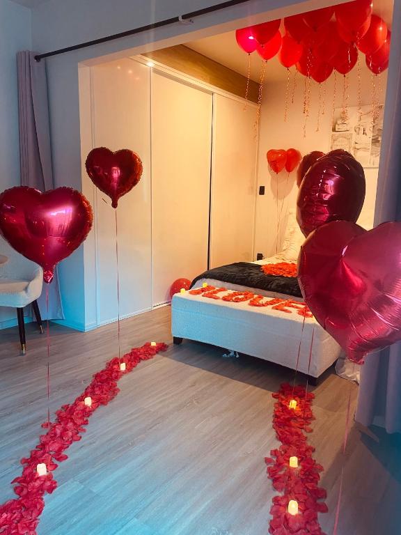 Delightful little house & Chateau Charme Suite - Resim 13