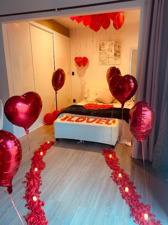 Delightful little house & Chateau Charme Suite - Resim 12