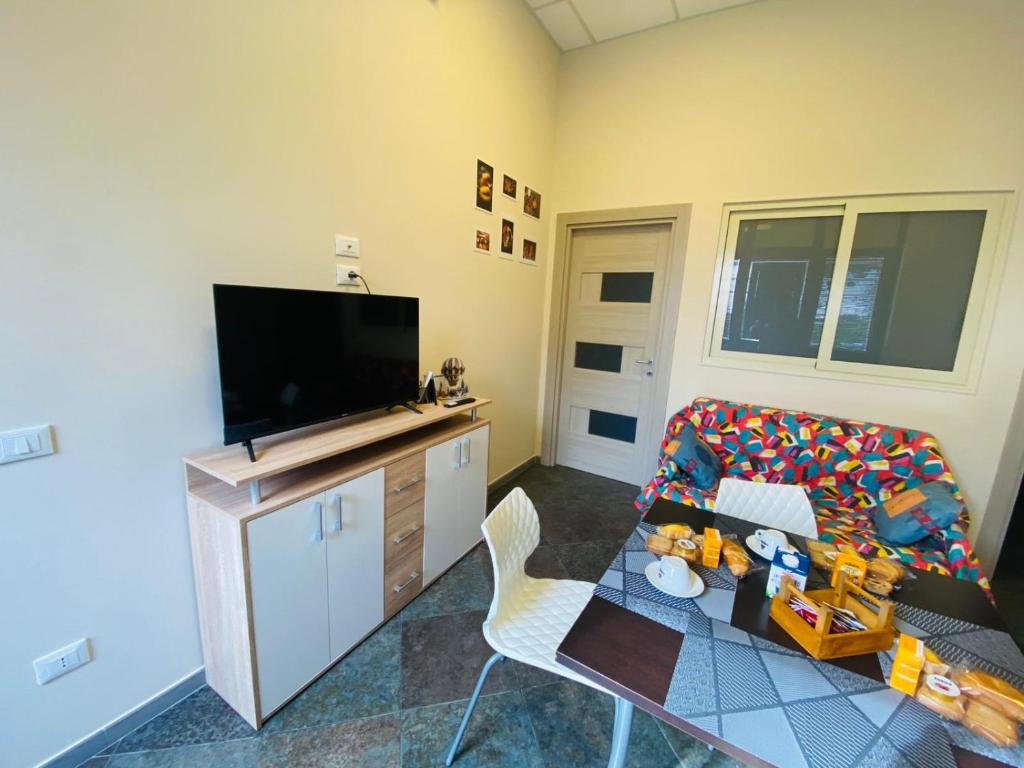 TV a/nebo společenská místnost v ubytování B&B l'angoletto