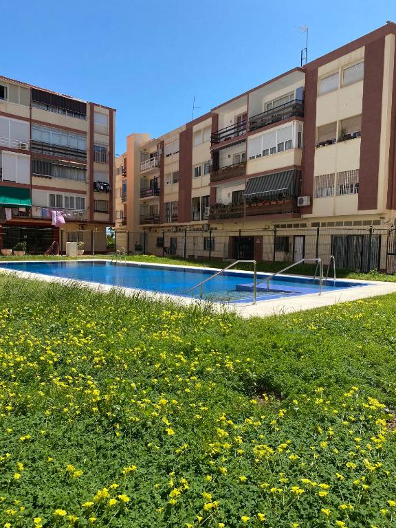 The swimming pool at or close to Precioso apartamento con piscina