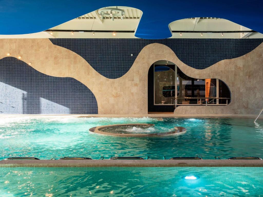 Bazén v ubytování Mercure Quiberon Hotel nebo v jeho okolí