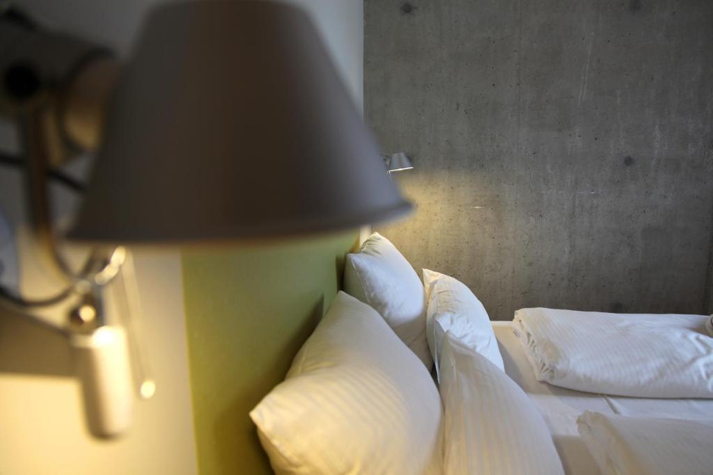 Postel nebo postele na pokoji v ubytování Ökohotel aus Holz Alea Eco