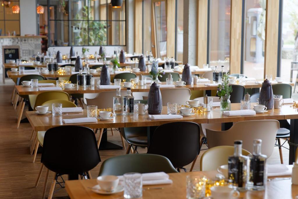 Restaurace v ubytování Ökohotel aus Holz Alea Eco