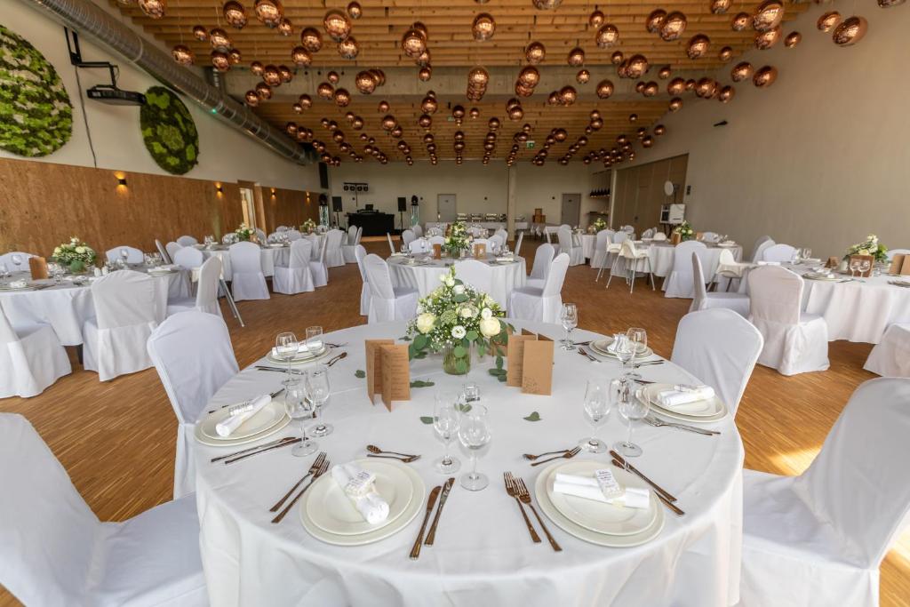 Restaurace v ubytování Ökohotel aus Holz Alea Eco