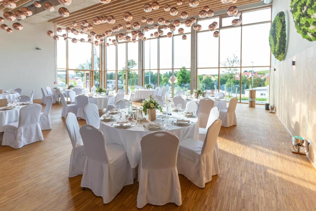 Restaurace v ubytování Ökohotel aus Holz Alea Eco