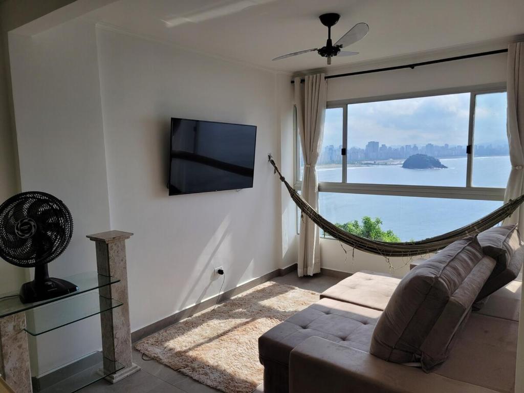 Et tv og/eller underholdning på Refúgio na Ilha