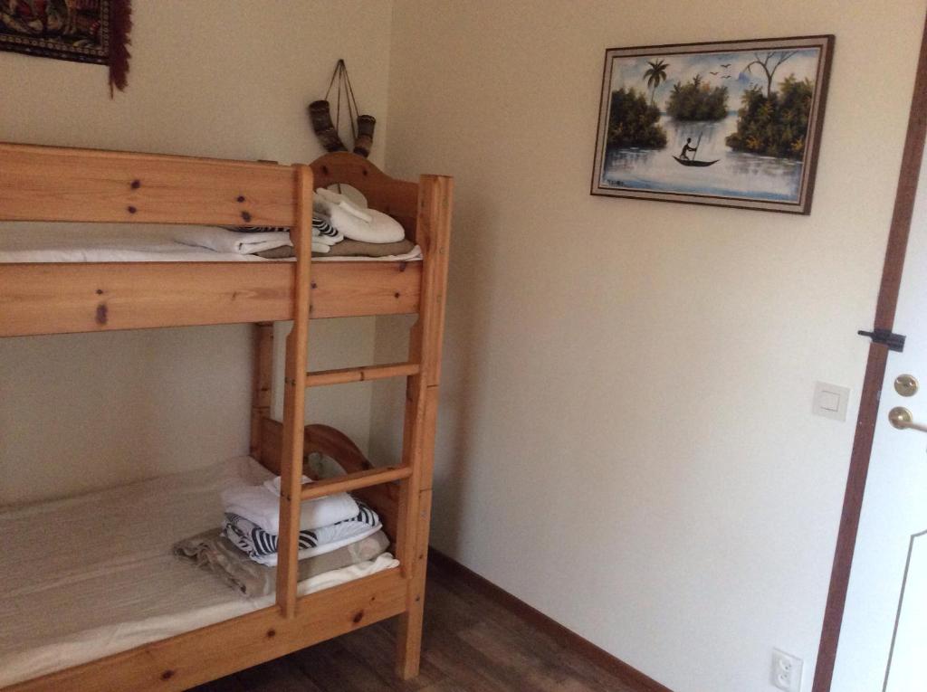 Palanda nebo palandy na pokoji v ubytování Ängens B&B