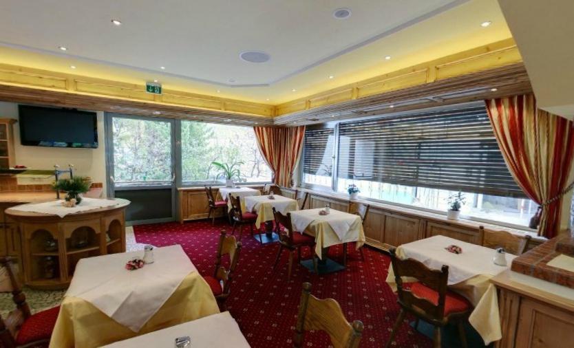 TV a/nebo společenská místnost v ubytování Hotel Sailer