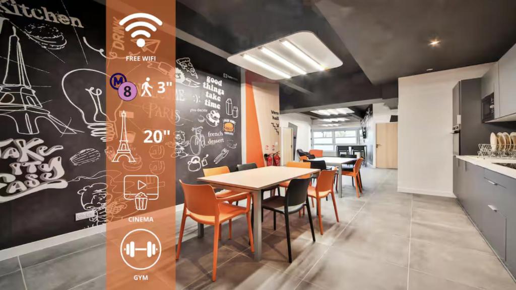 a dining room with a table and chairs at 03.Studio#Charenton#Fitness#Cinema in Charenton-le-Pont