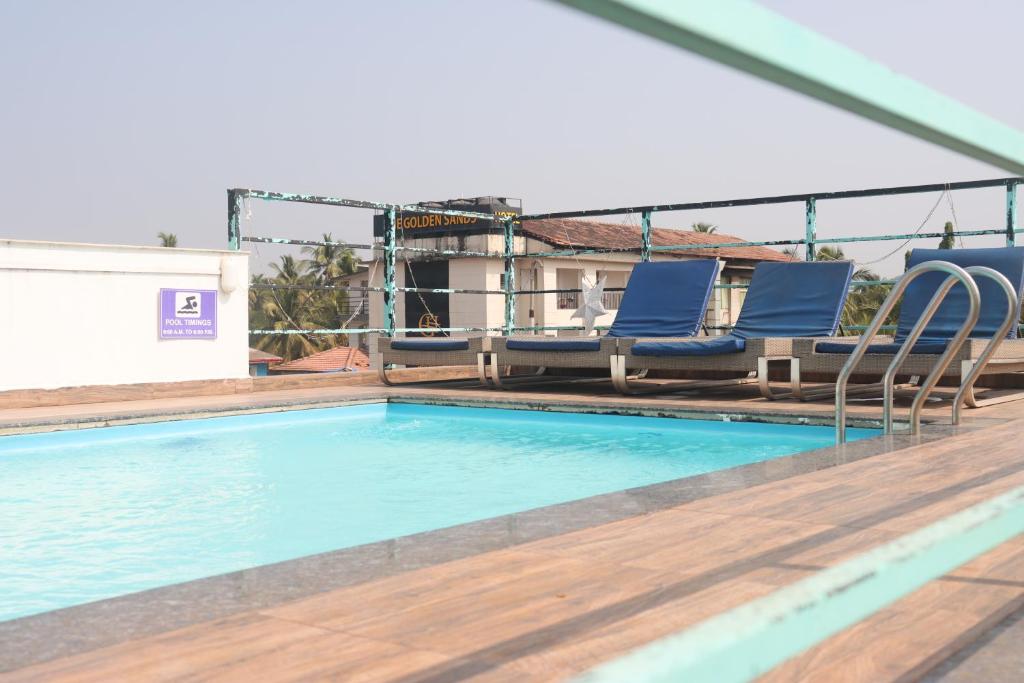 Bazén v ubytování Hotel Calangute Central nebo v jeho okolí
