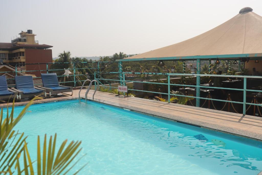 Bazén v ubytování Hotel Calangute Central nebo v jeho okolí
