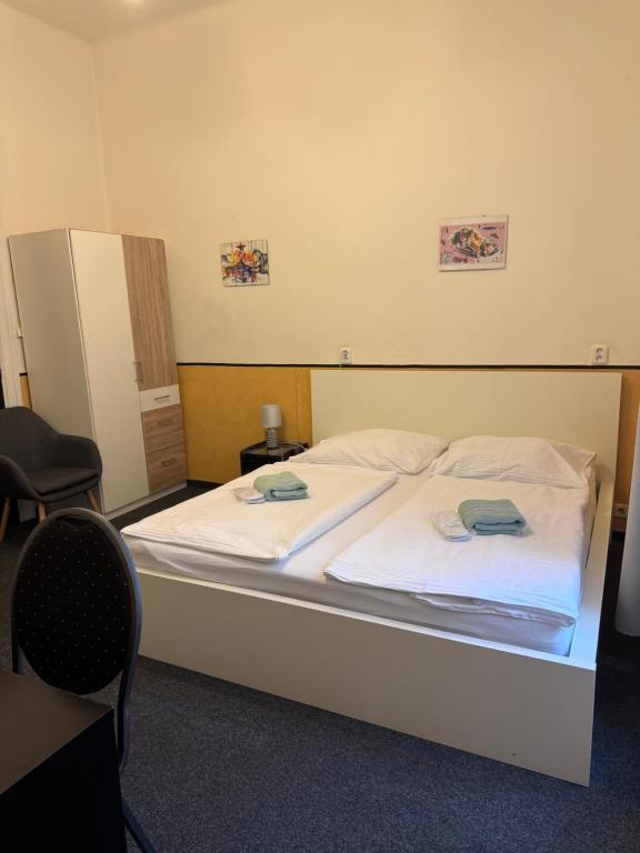 Postel nebo postele na pokoji v ubytování Welcome Hostel & Apartments Praguecentre