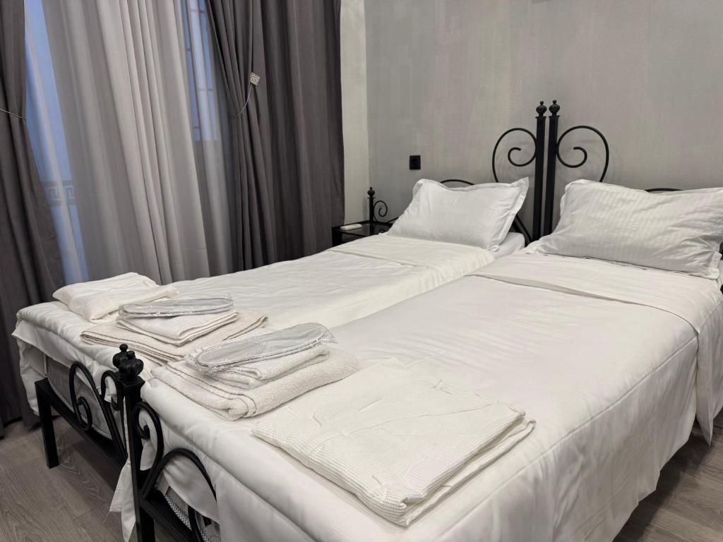 Postel nebo postele na pokoji v ubytování Hotel Four Inn