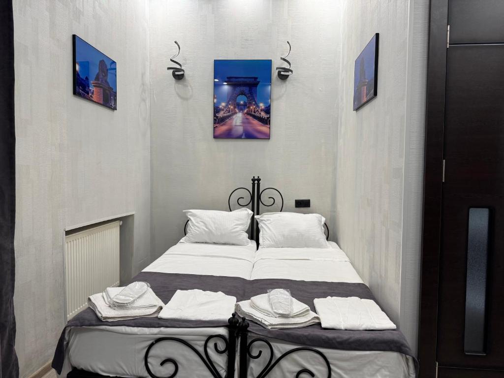 Postel nebo postele na pokoji v ubytování Hotel Four Inn