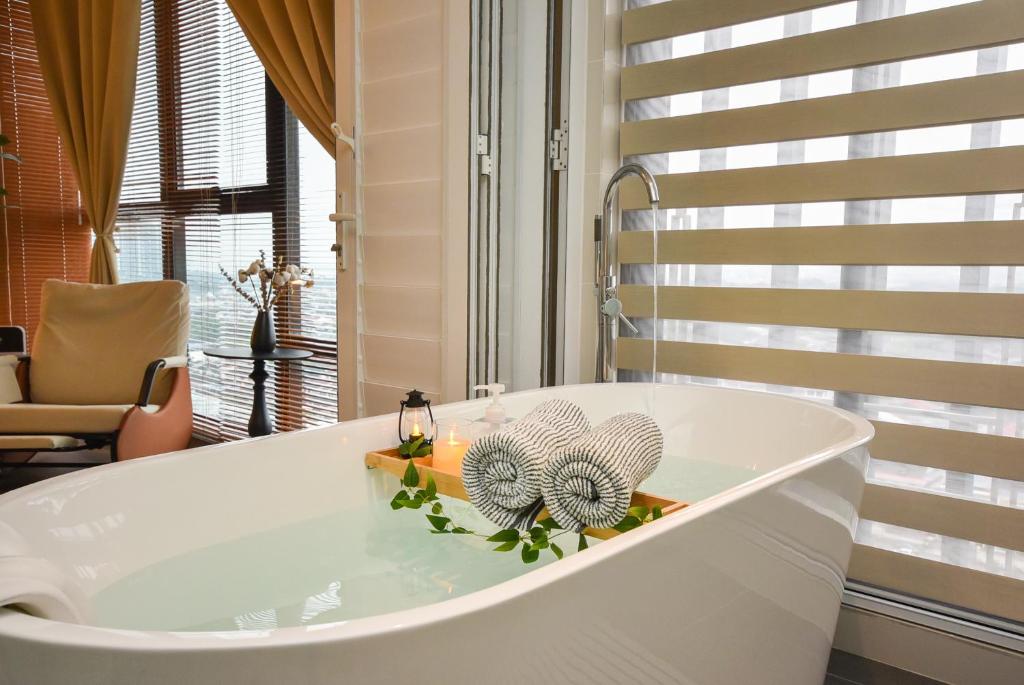 Midvalley Southkey Mosaic Suite by Nest Home - Apartamento Premium De Tres Dormitorios