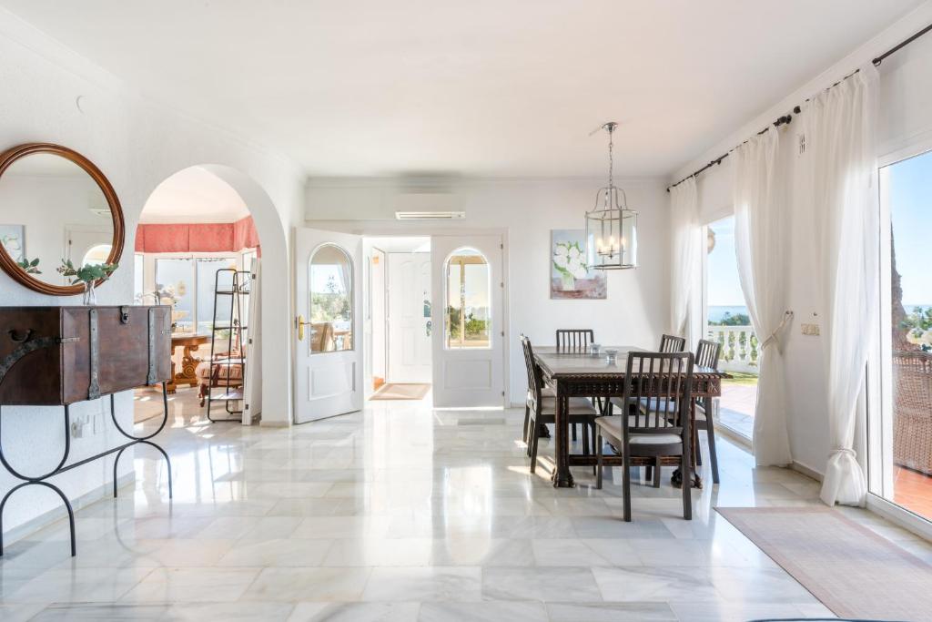 Fotografie z fotogalerie ubytování Villa Panorama - Sea View Villa with Private Pool v destinaci Mijas Costa