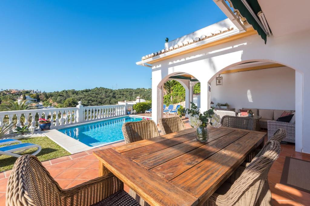 Bazén v ubytování Villa Panorama - Sea View Villa with Private Pool nebo v jeho okolí