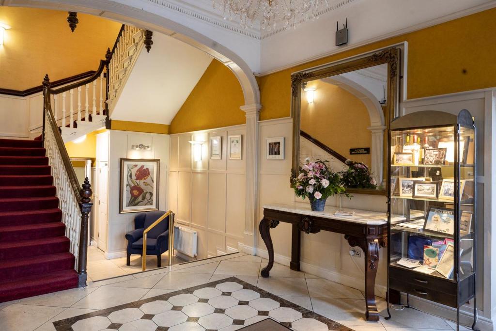 Gambar di galeri bagi Cahir House Hotel di Cahir
