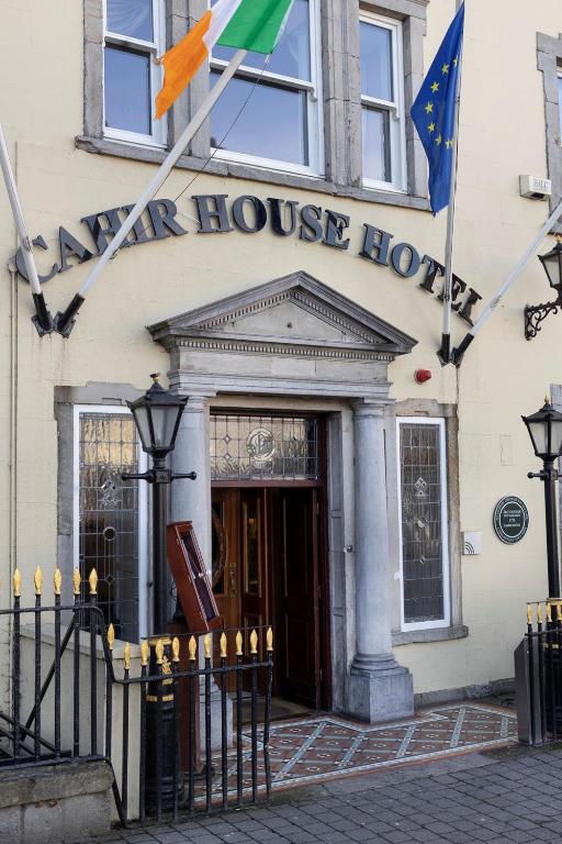 Muka bangunan atau pintu masuk Cahir House Hotel