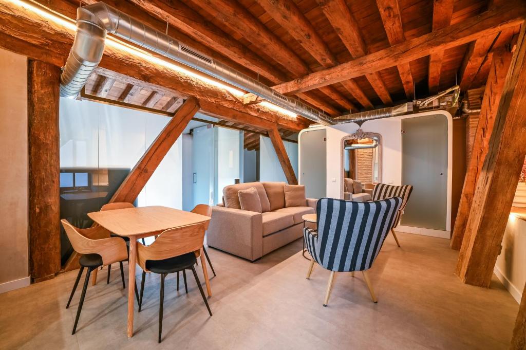 Apartamentos Santa Fe - Calle Armas by Toledo AP - 9