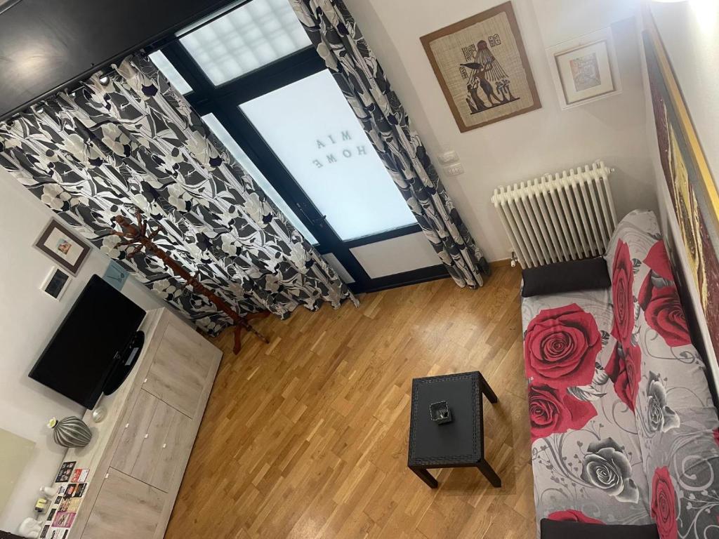 Televízia a/alebo spoločenská miestnosť v ubytovaní Mia Home