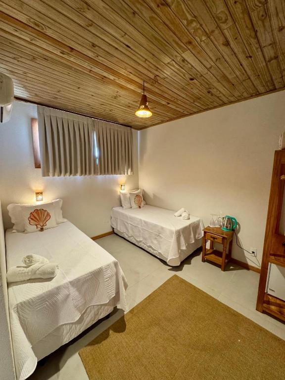 Postel nebo postele na pokoji v ubytování Caraíva Suítes