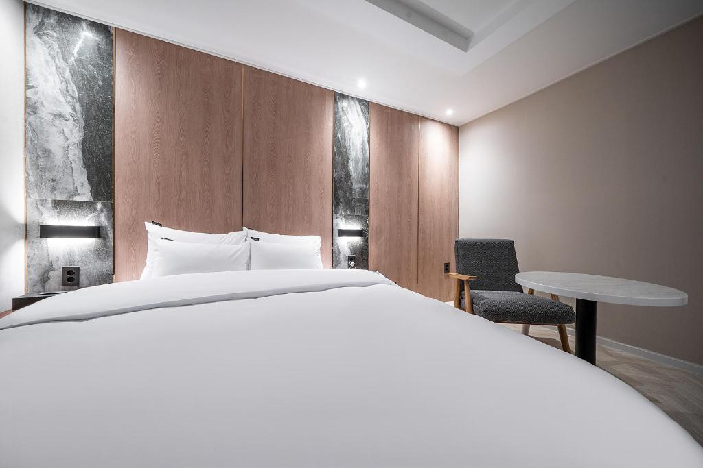 Postel nebo postele na pokoji v ubytování Story 9 Hotel