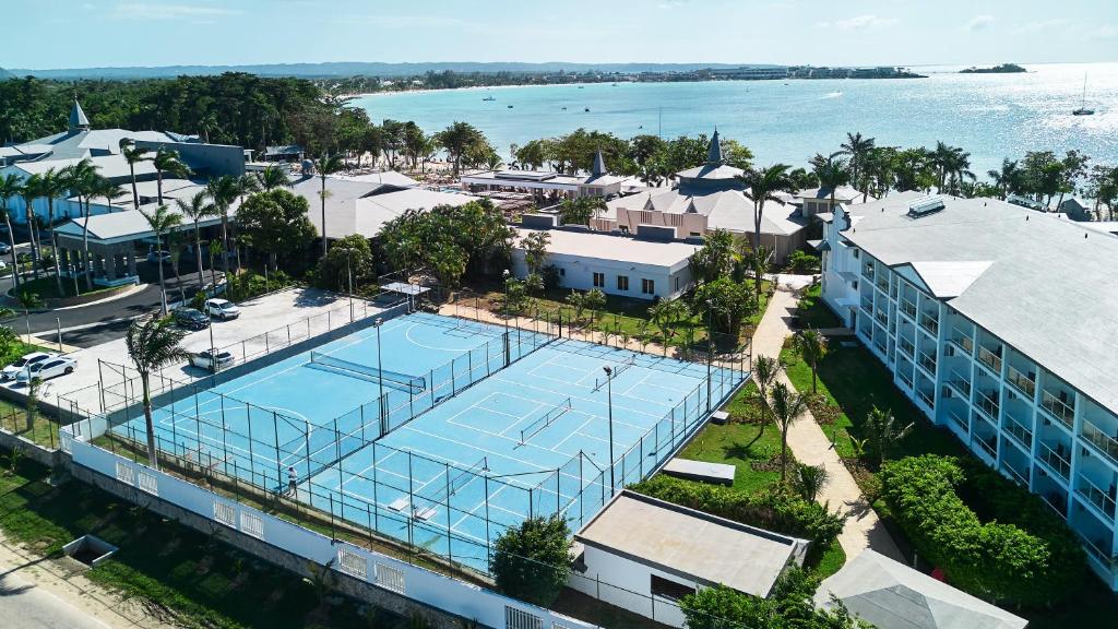 Tenis a/nebo squash v ubytování Riu Negril - All Inclusive nebo okolí