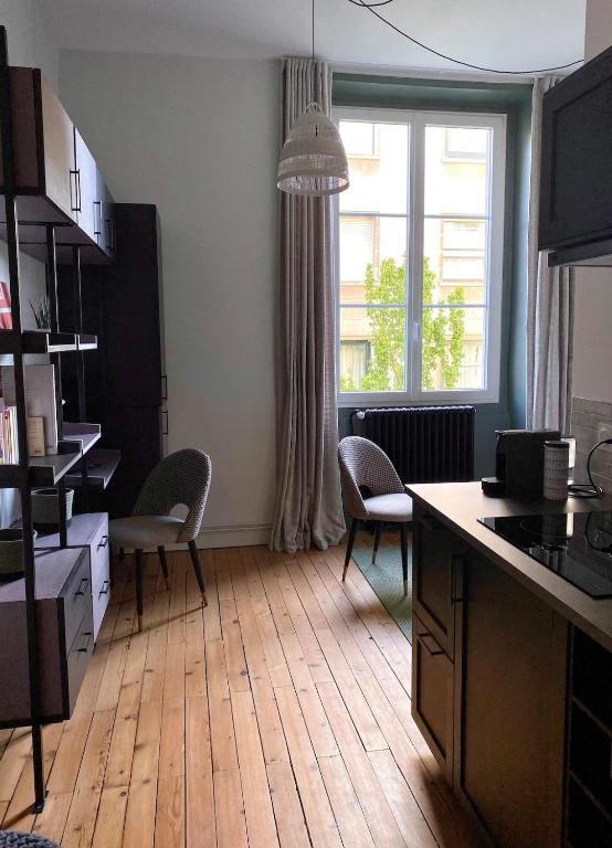 Kuchyň nebo kuchyňský kout v ubytování ID'home le Royale