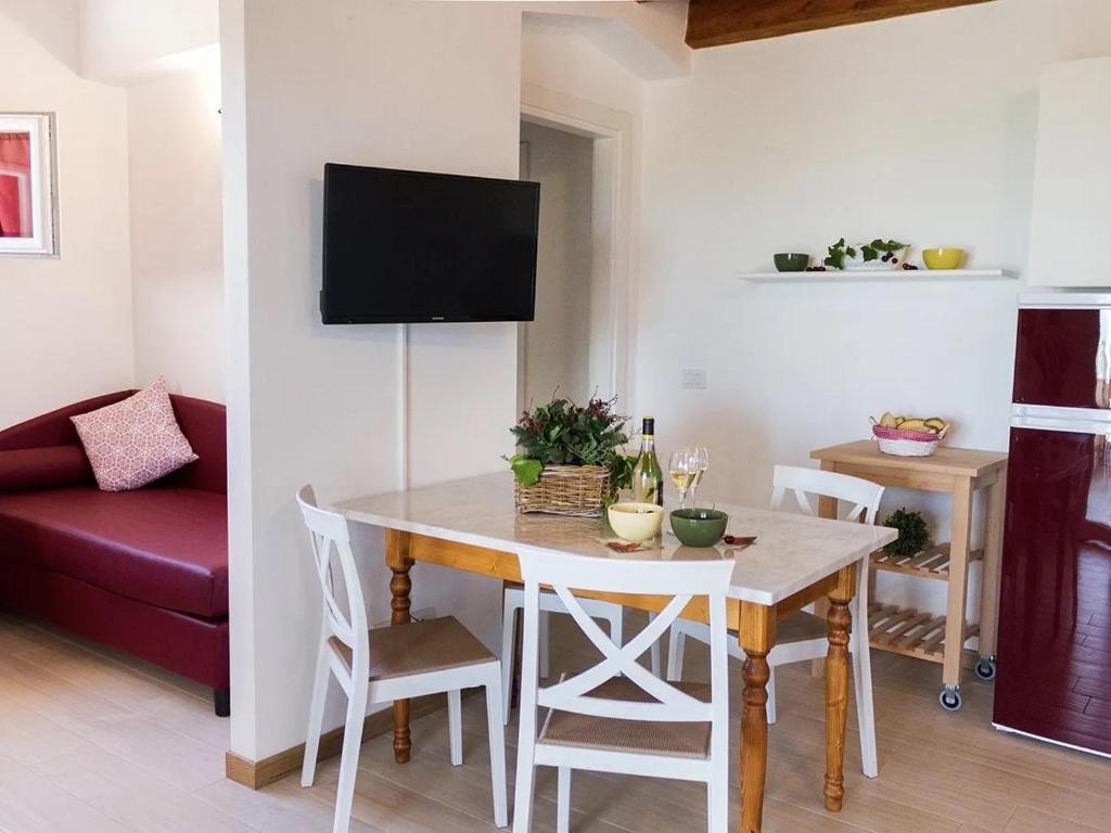 Televízia a/alebo spoločenská miestnosť v ubytovaní Residenza Le Galere