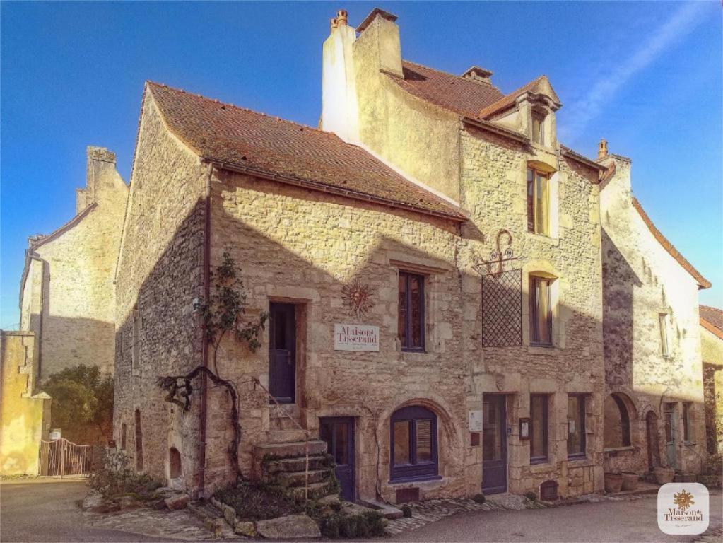 an old stone building with a roof at Algranate - Maison du Tisserand in Flavigny-sur-Ozerain