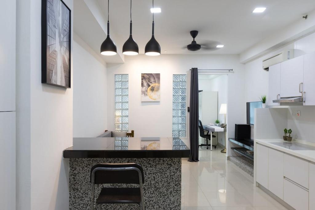 Kuchyň nebo kuchyňský kout v ubytování SS15 Courtyard Subang Jaya Sunway European Designer Suite Netflix 100m to LRT #23
