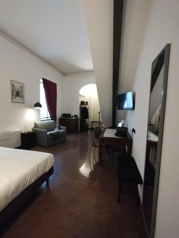 Palazzo Cusani Charming Rooms - Standaard King Kamer
