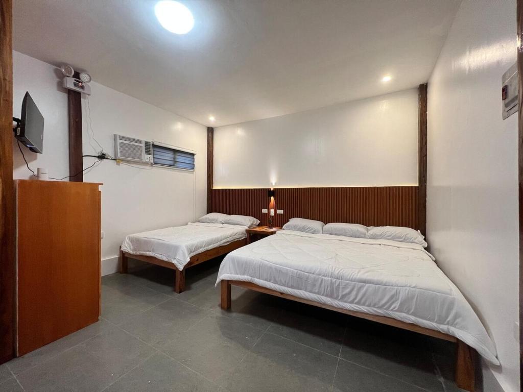 Postel nebo postele na pokoji v ubytování Shat's Guest House