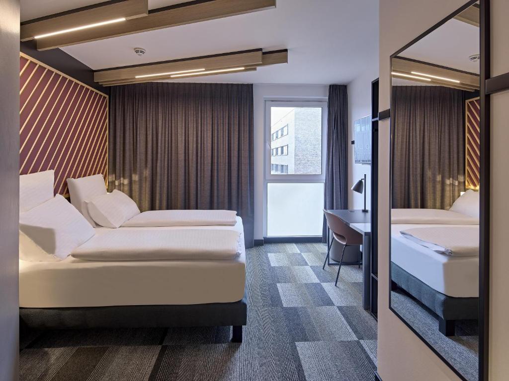 Postel nebo postele na pokoji v ubytování B&B Hotel Köln-Messe