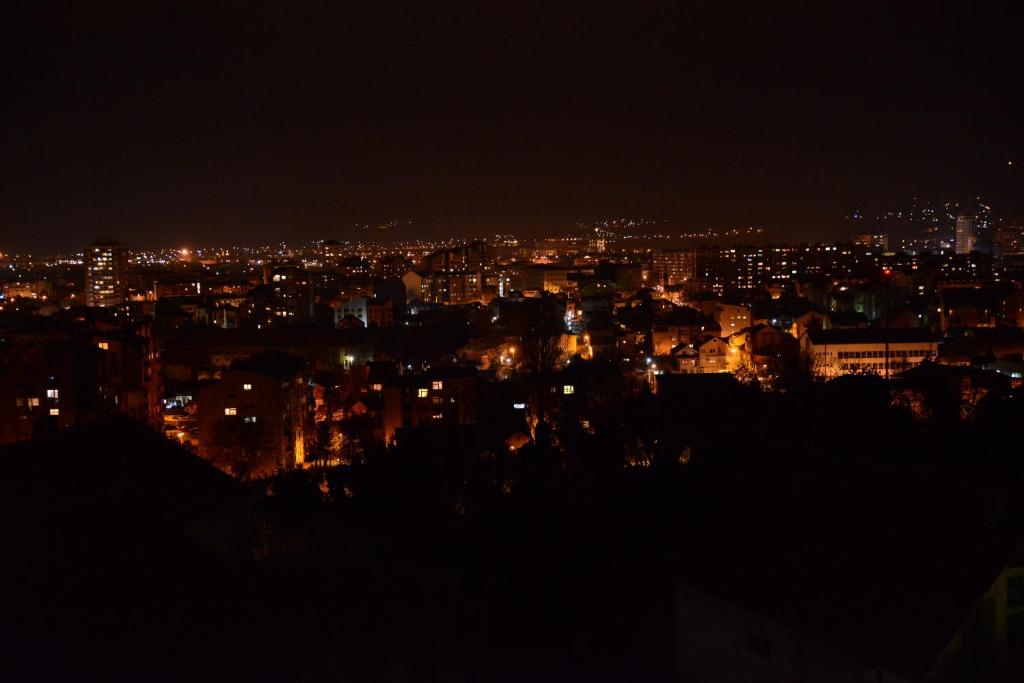 Nespecifikovaný výhled na destinaci Niš nebo výhled na město při pohledu z penzionu