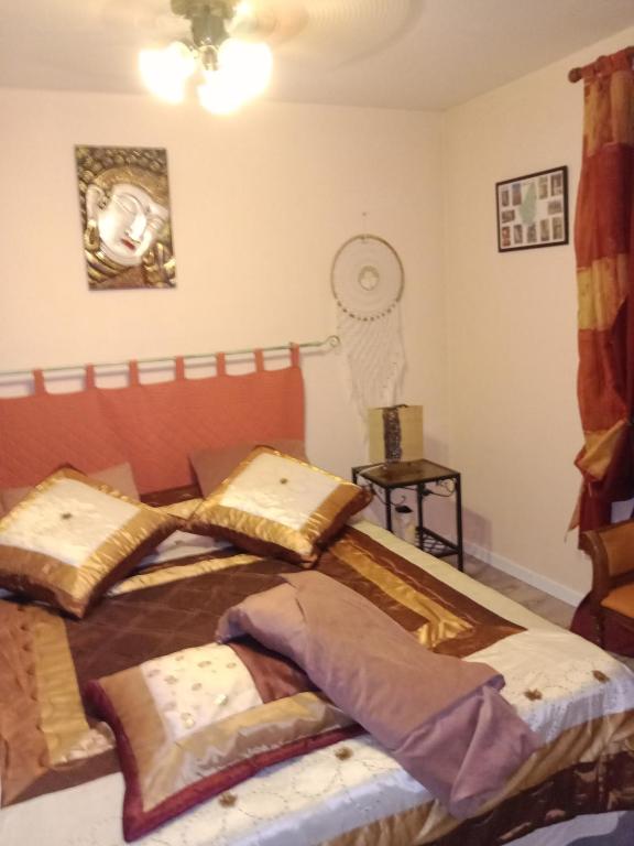 Postel nebo postele na pokoji v ubytování chambres studio 25 M2 et table d'hôtes Ruoms