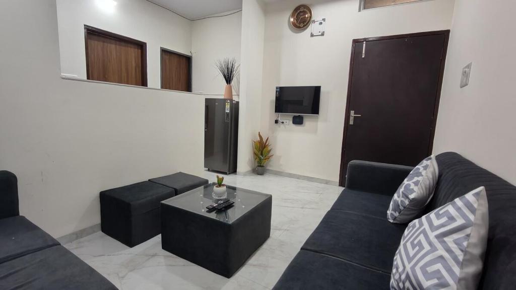 Μια τηλεόραση ή/και κέντρο ψυχαγωγίας στο The Comfort Spot Fully Furnished 1BHK