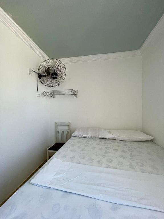 Cama ou camas em um quarto em Pousada Bellmar - Praia Peró 5 min andando