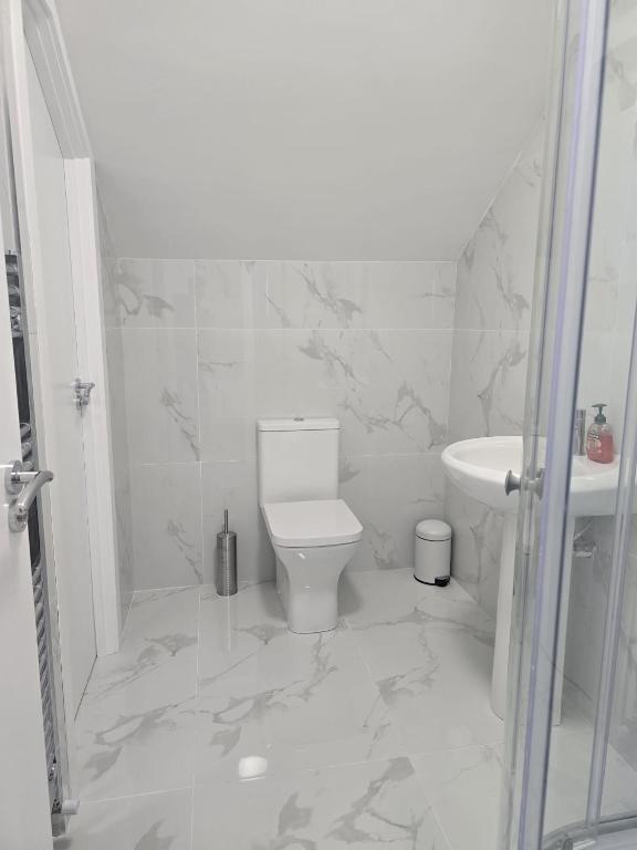 Abi's World - 23 Kilmartin Grove Green, Hollystown, Dublin 15 - Resim 13