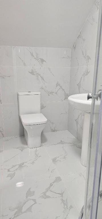 Bagno di Abi's World - 23 Kilmartin Grove Green, Hollystown, Dublin 15